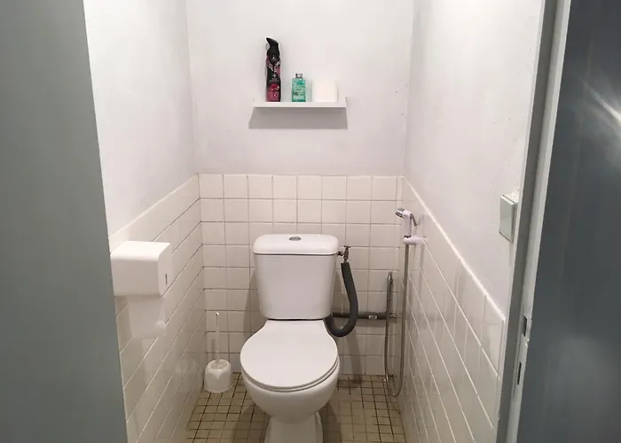 Semesterbostad Unique & Serene 1-bed Close To *